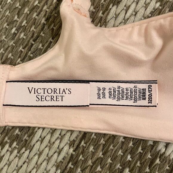 Victoria’s Secret push-up bra size 32DD - Picture 3 of 5